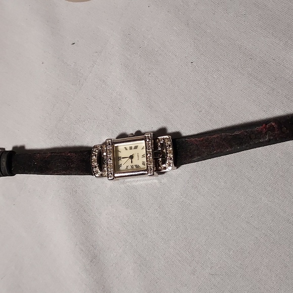 Vintage Avon Marcasite Style Women's Quartz Watch Silver Tone - Picture 5 of 7